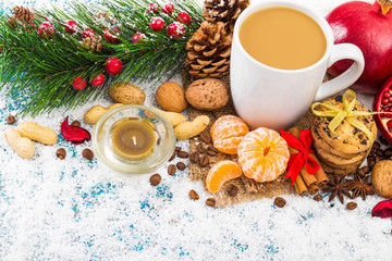 Obraz na płótnie Canvas Christmas holiday background with coffee cup