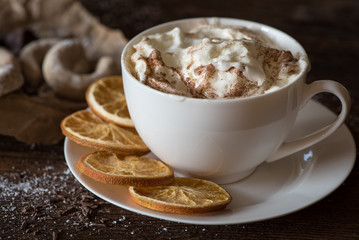 Heiße Schokolade mit Sahne