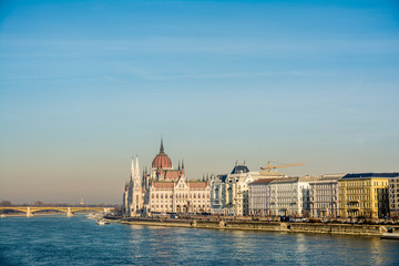 Fototapeta na wymiar budapest parliament bank views