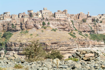 Fototapeta premium Red rocks and decorated old houses of Kawkaban fortified city