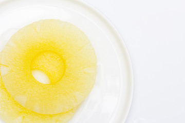 Sliced pineapple in syrup