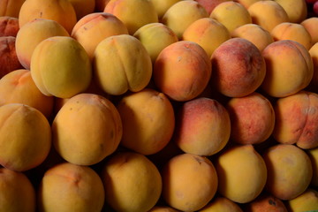 Pêssego, fruta da estação