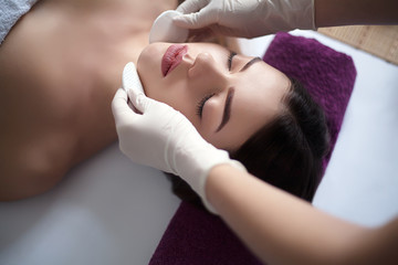 Obraz na płótnie Canvas Masseur doing massage the head of an adult woman in the spa salon