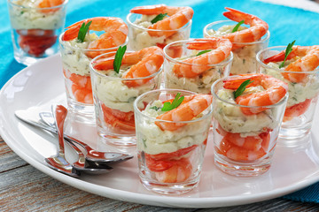 Cocktail Shrimp Shooters with delicious homemade tartar spicy sa
