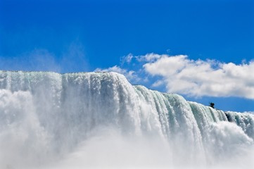 Die amerikanischen Niagara Falls von Kanada aus fotografiert