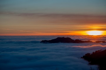 Fototapeta na wymiar sunset in the mountains in a sea of fog