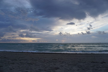 Sonnenaufgang am Strand von Miami Beach