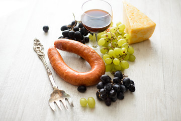 glass of wine and grapes