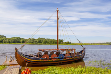 Ладья на реке Волхов на фестивале-реконструкции Ладогафест. Любша. Россия. © aphonua