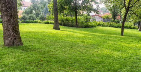 Fototapeta na wymiar Bernardine Gardens park in the center of Vilnius
