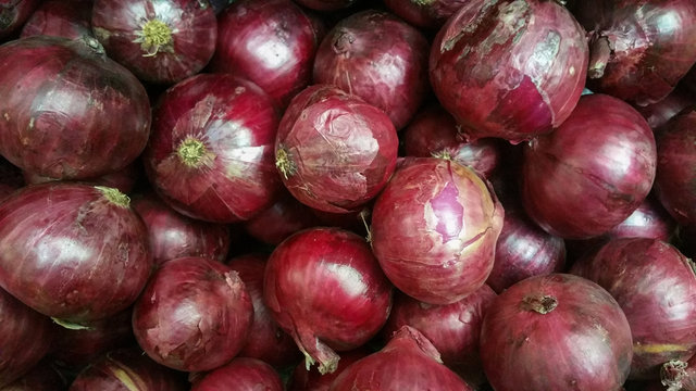 Purple onions photo