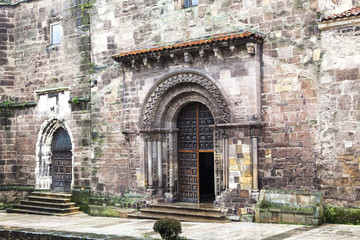 Fototapeta na wymiar Iglesia románica del siglo XII