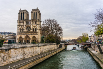 Fototapeta na wymiar Notre Dame Canal in Paris, France