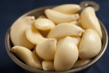 peeled garlic cloves