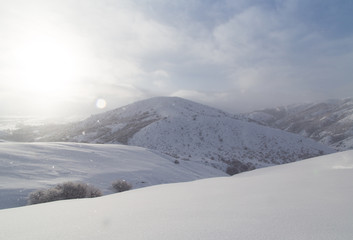Obraz premium dawn sun in the snowy mountains of Kazakhstan