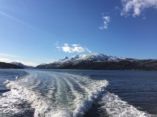 winterliche Bootstour im norwegischen Fjord