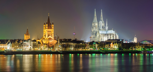 Fototapeta na wymiar Night panoramic view of Cologne, Germany