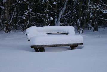 zugeschneite Bank