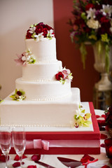 Obraz na płótnie Canvas Red Wedding Cake