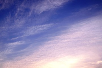 爽やかなはけ雲の背景素材