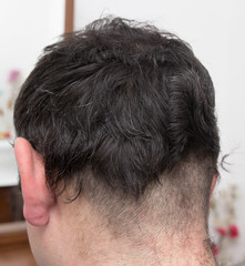 Obraz premium hairdresser cuts men's hair cut