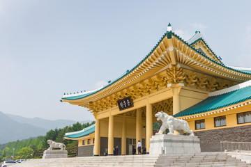 Obraz premium Memorial Gate, entrance gate of the Memorial Tower (Hyeonchungtap). Daejeon National Cemetery, South Korea, 25 may 2016