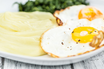 Homemade Potato Mash (with fried eggs and spinach)