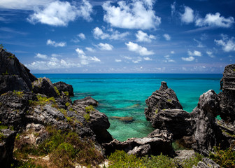 Fototapeta na wymiar Bermuda Rocky Shoreline
