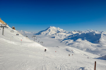 Fototapeta na wymiar Ski lift in mountains at winter