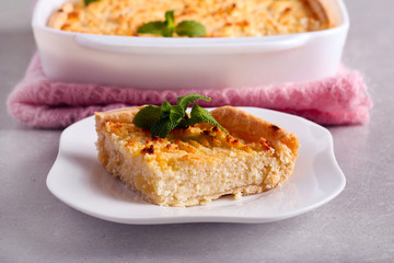 Cheesecake with pineapple and coconut