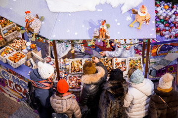 people choose Christmas toys