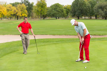 Obraz premium Golfers on the green