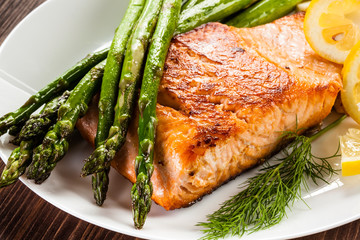 Grilled salmon and asparagus 