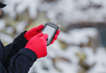 hand holding a GPS devices with outdoor background © EdNurg