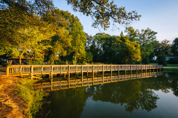 Fototapeta na wymiar Boardwalk at Roosevelt Wilson Park, in Davidson, North Carolina.