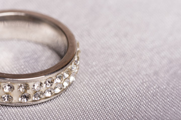 Obraz na płótnie Canvas Closeup macro wedding diamond ring blurred background