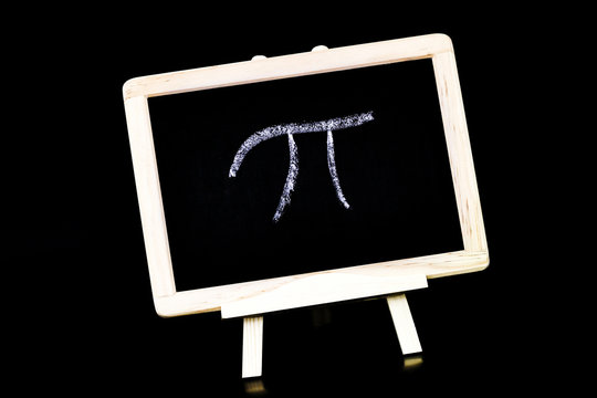 Pi-Symbol auf Tafel