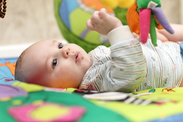 Obraz premium Playing baby boy