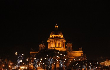 Fototapeta na wymiar St. Isaac's Cathedral and Christmas lights