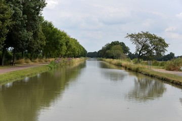 Fototapeta na wymiar Canal du Nivernais 