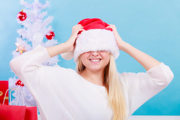 Obraz premium Woman wearing Santa hat that covers her eyes