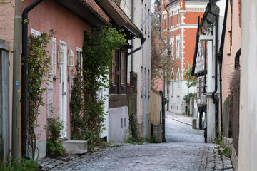 Fototapeta na wymiar Medieval alley in the historic town Visby on Swedish Baltic sea island Gotland