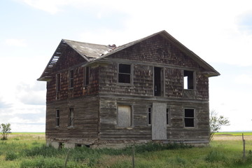 Fototapeta na wymiar Photography: Old ghost towns and abandoned buildings all over the province. Summer 2015. Robsart, Saskatchewan, Canada.