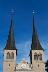 Fototapeta na wymiar Svizzera, 08/12/2016: la Chiesa di San Leodegar, la chiesa più importante di Lucerna costruita sulle fondamenta della basilica romana bruciata nel 1633