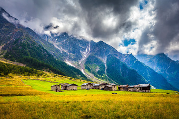 Villaggio alpino in val di Rezzalo