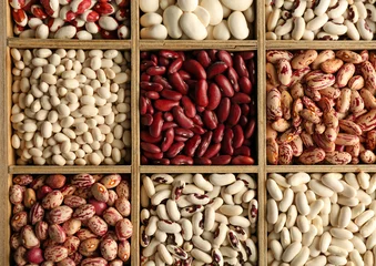Gordijnen Assortment of beans in wooden box, closeup © Africa Studio