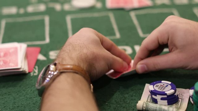 Hand show pair of aces chance of winning, 4K Video