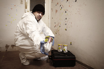 Crime scene investigation - presenting of odor traces by criminologist