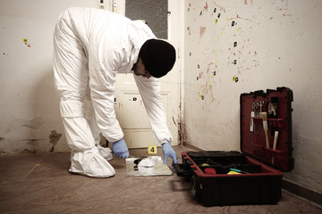 Crime scene investigation - collecting of odor traces from pistol handle