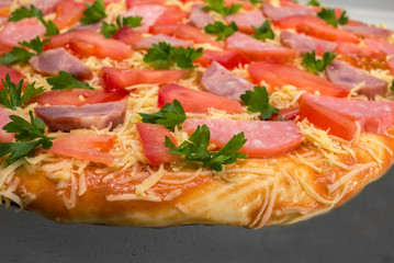 pepperoni raw pizza